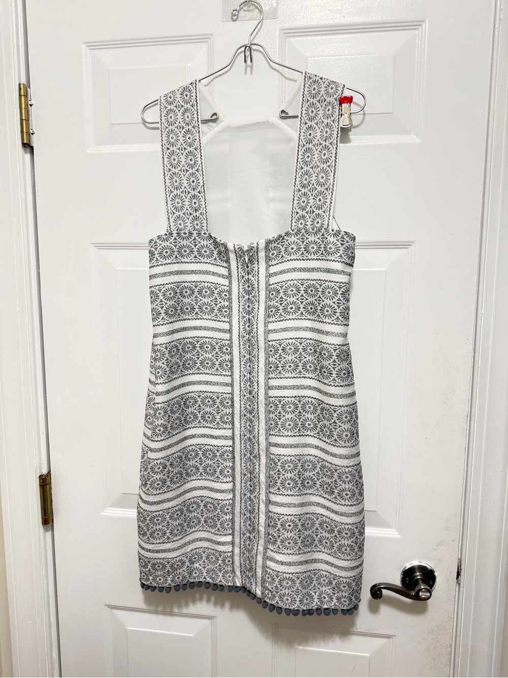 MAGGY LONDON Gray and White Lace-Pattern Shift Dress with small pom-pom - Picture 3 of 13